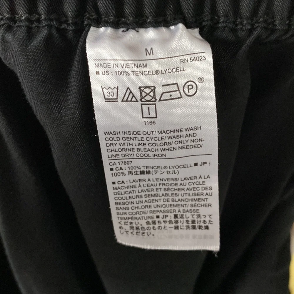Banana Republic Black Tencel Soft Cargo Joggers EUC